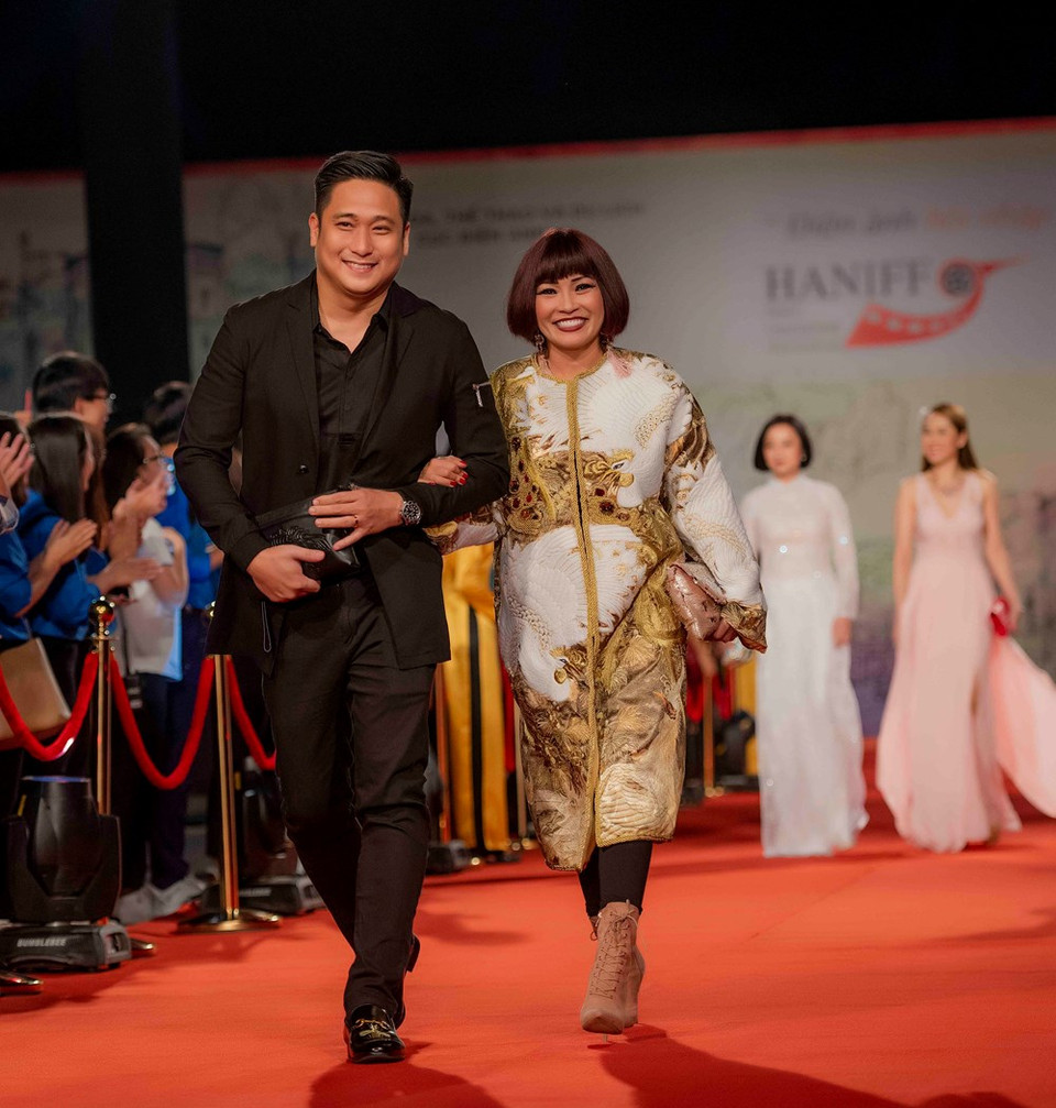 Actor Minh Tiep (L) and singer Phuong Thanh (Photo: VNA) 