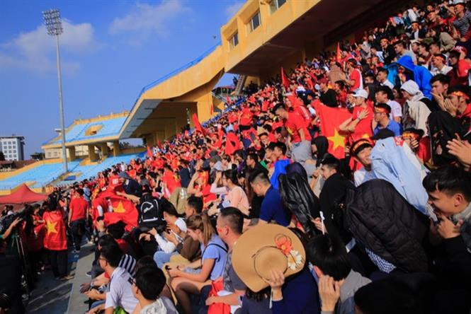 Many people come to Hang Day stadium to cheer on the national foot team (Source: VNA)