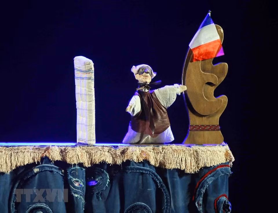 A performance of the French troupe at the festival (Photo: VNA)