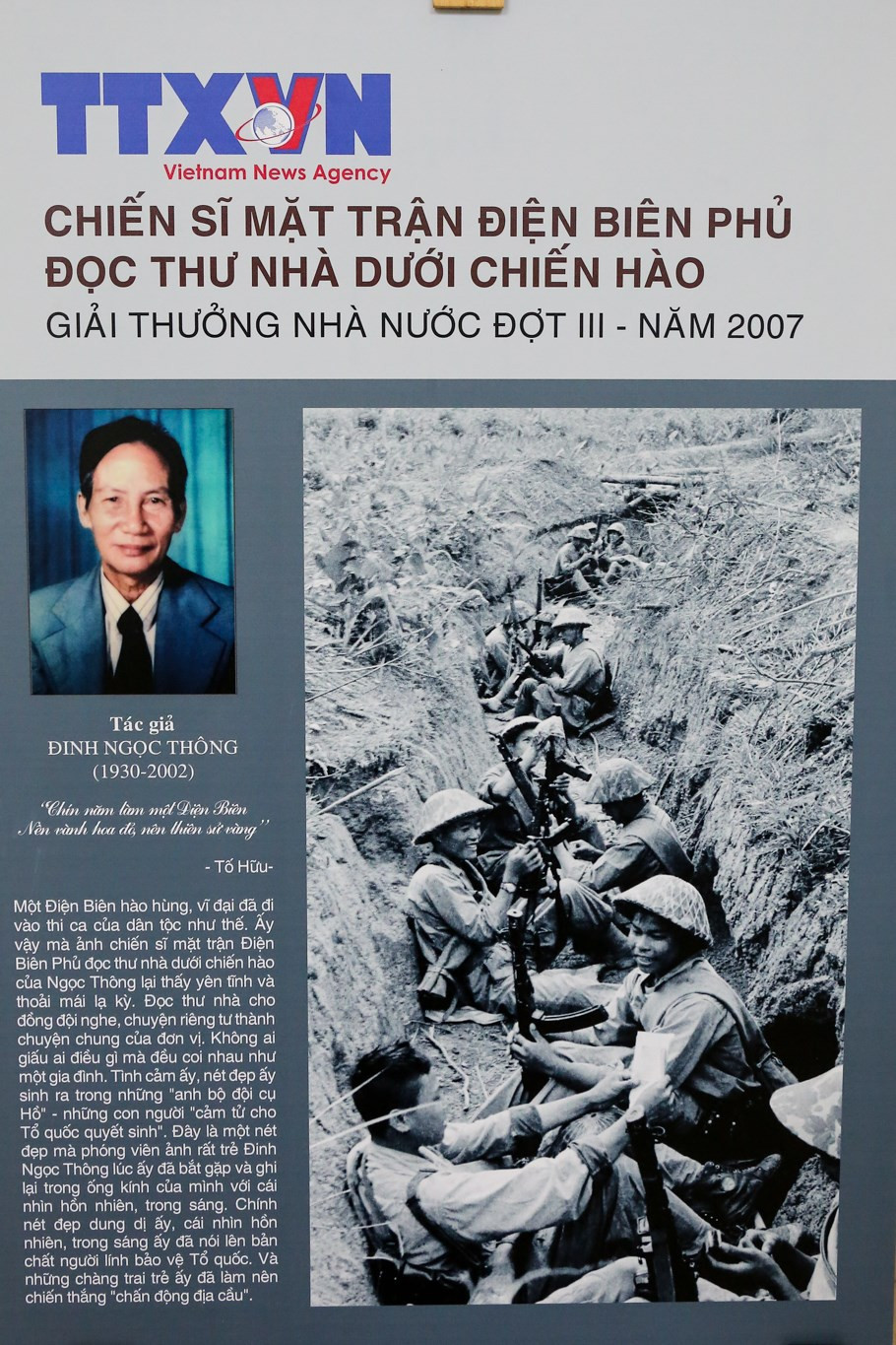 Photo “Dien Bien Phu battlefield soldiers read letters at combat trench” (Chien si mat tran Dien Bien Phu doc thu nha duoi chien hao) by Dinh Ngoc Thong, State Award 2007 (Photo: VNA)