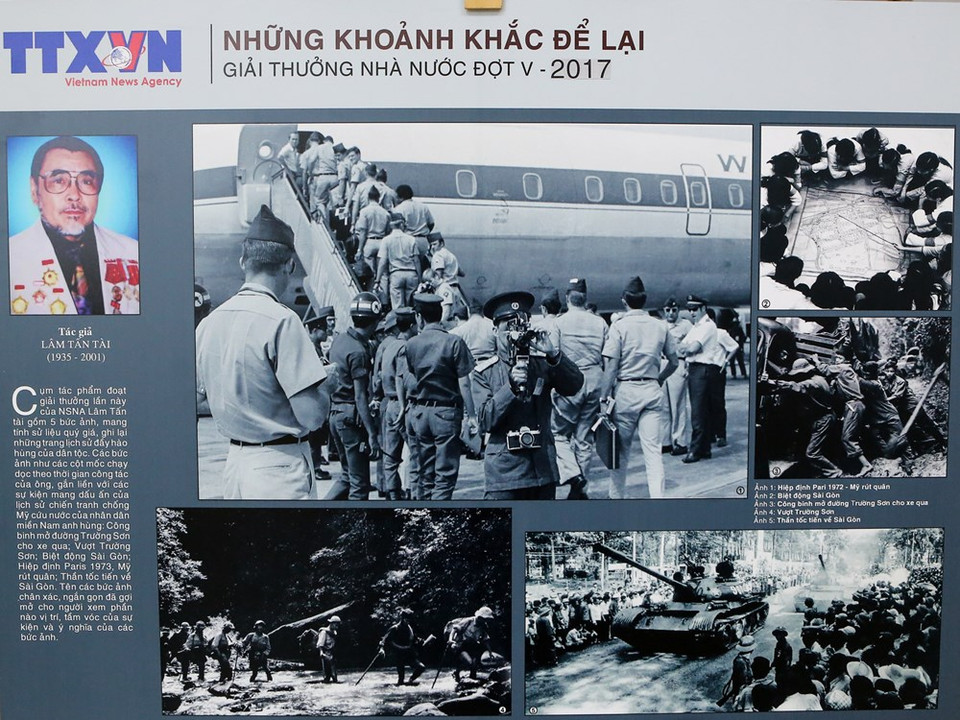 Photos “The left moment” (Nhung khoanh khac de lai) by Lam Tan Tai, State Award 2017 (Photo: VNA)