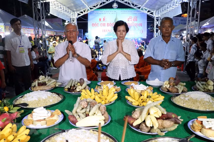 On this occasion, they offer farm produce to thank the gods for favourable weather and a bumper harvest.(Photo:VNA)