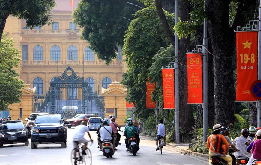 Banners are put up along Doc Lap road to celebrate National Day (Photo: VNA)