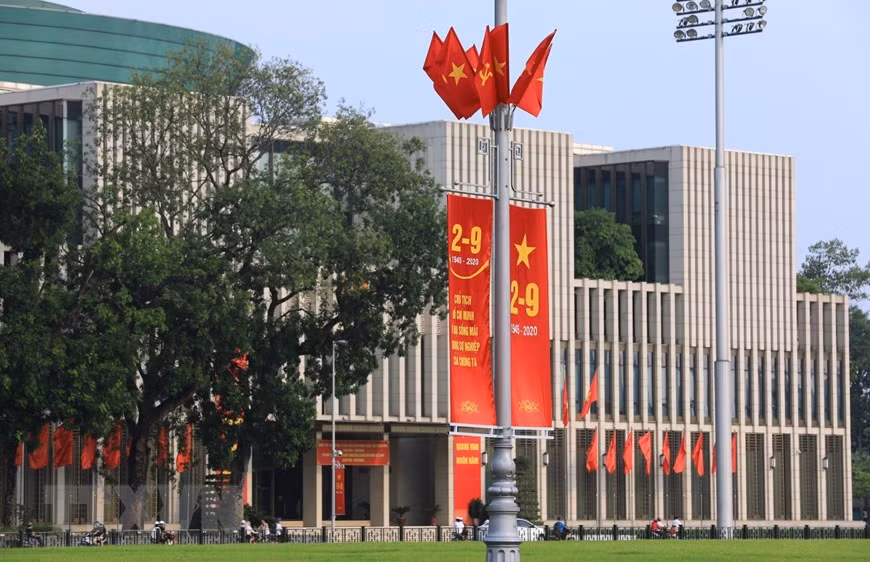 Banners are put up along the road in front of Ho Chi Minh Mausoleum (Photo: VNA)