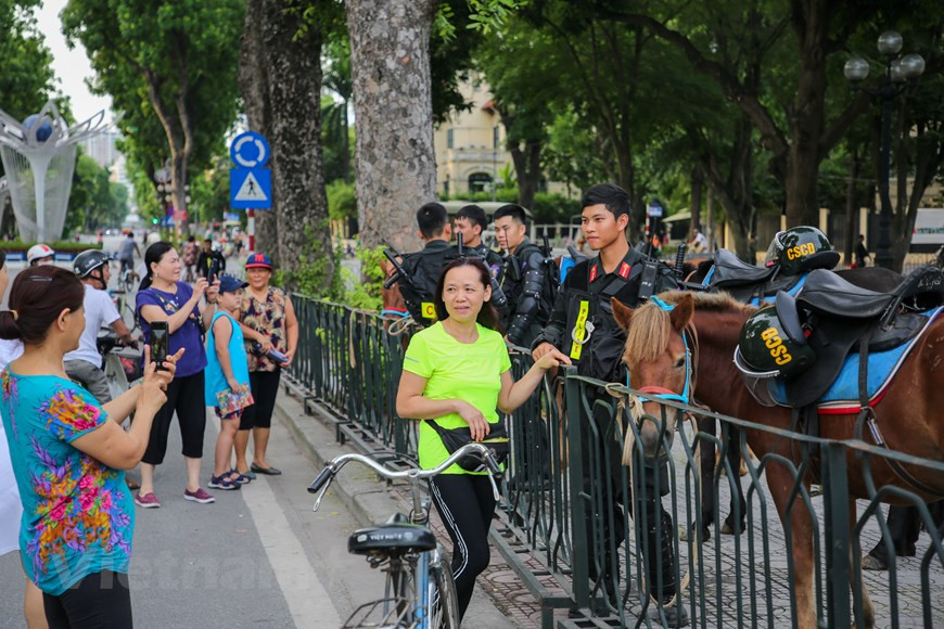 To prepare for the demonstration, the Cavalry Mobile Police Force is present near the National Assembly building, completing the final stages (Photo: VietnamPlus)