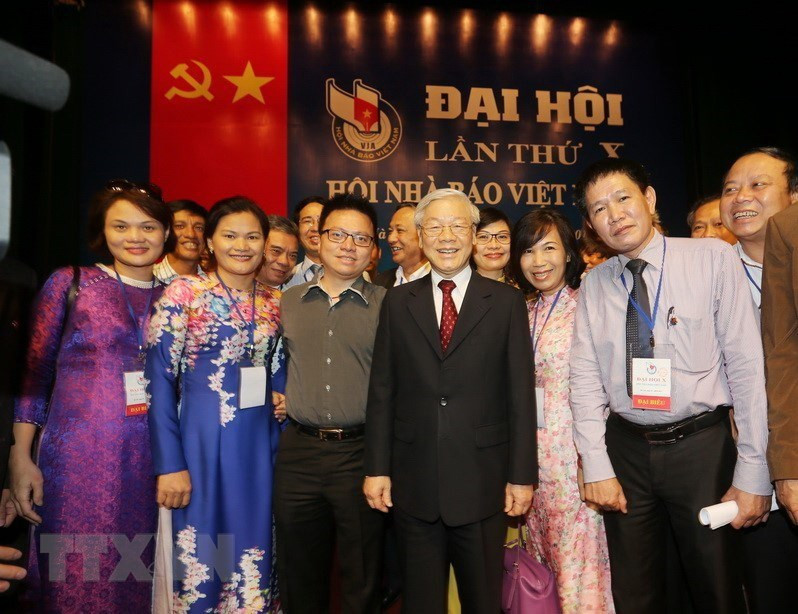 General Secretary Nguyen Phu Trong and journalists of Vietnam News Agency attend tenth National Congress of the Vietnam Journalists’ Association, 2015-2020 tenure, August 9, 2015, in Hanoi (Photo: VNA)