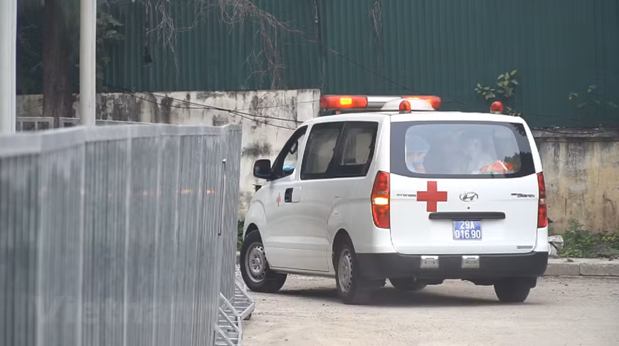  The baby is discharged from the hospital after the hospital took her blood sample for the second test on February 14 and the third on February 17 that came back negative for the coronavirus (Photo: Minh Hieu/Vietnam+)