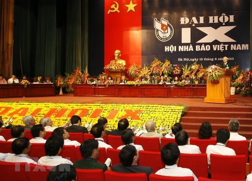 National Assembly Chairman Nguyen Phu Trong delivers a speech at the 9th National Congress of the Vietnam Journalists’ Association, August 12, 2000 (Photo: VNA)