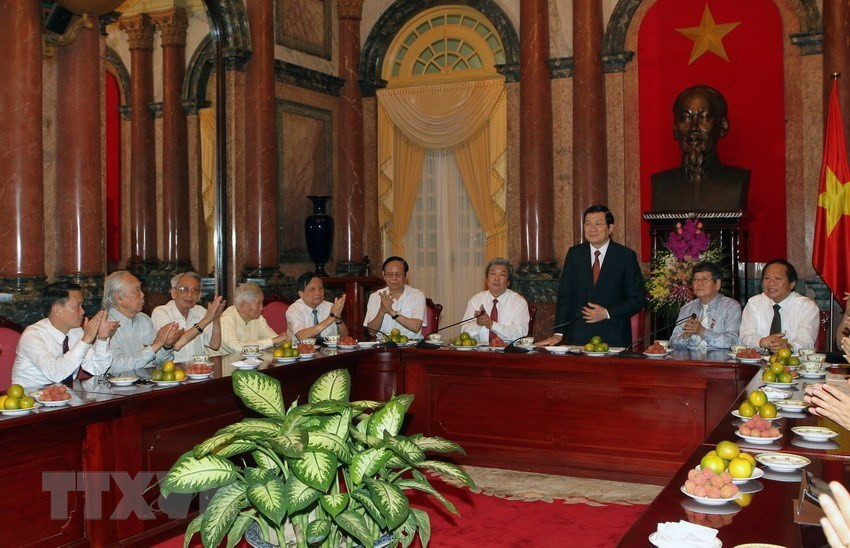 On the occasion of the 90th anniversary of the Vietnam Revolutionary Press Day (June 21), President Truong Tan Sang meets with a delegation of the Vietnam Journalists’ Association, June 17, 2015 (Photo:VNA)