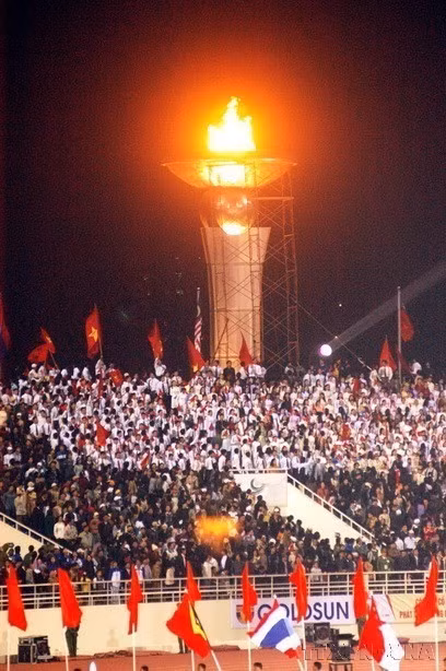 The opening ceremony of the 22nd Southeast Asian Games (SEA Games 22) was on the evening of December 5, 2003 at My Dinh National Stadium in Hanoi. (Photo: VNA)