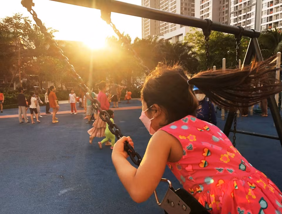Ever since its first observance in Vietnam on June 1, 1950, the International Children Day has always hold a significant place in Vietnamese people and been a long-awaited occasion in the year of many children. (Photo: VNA)
