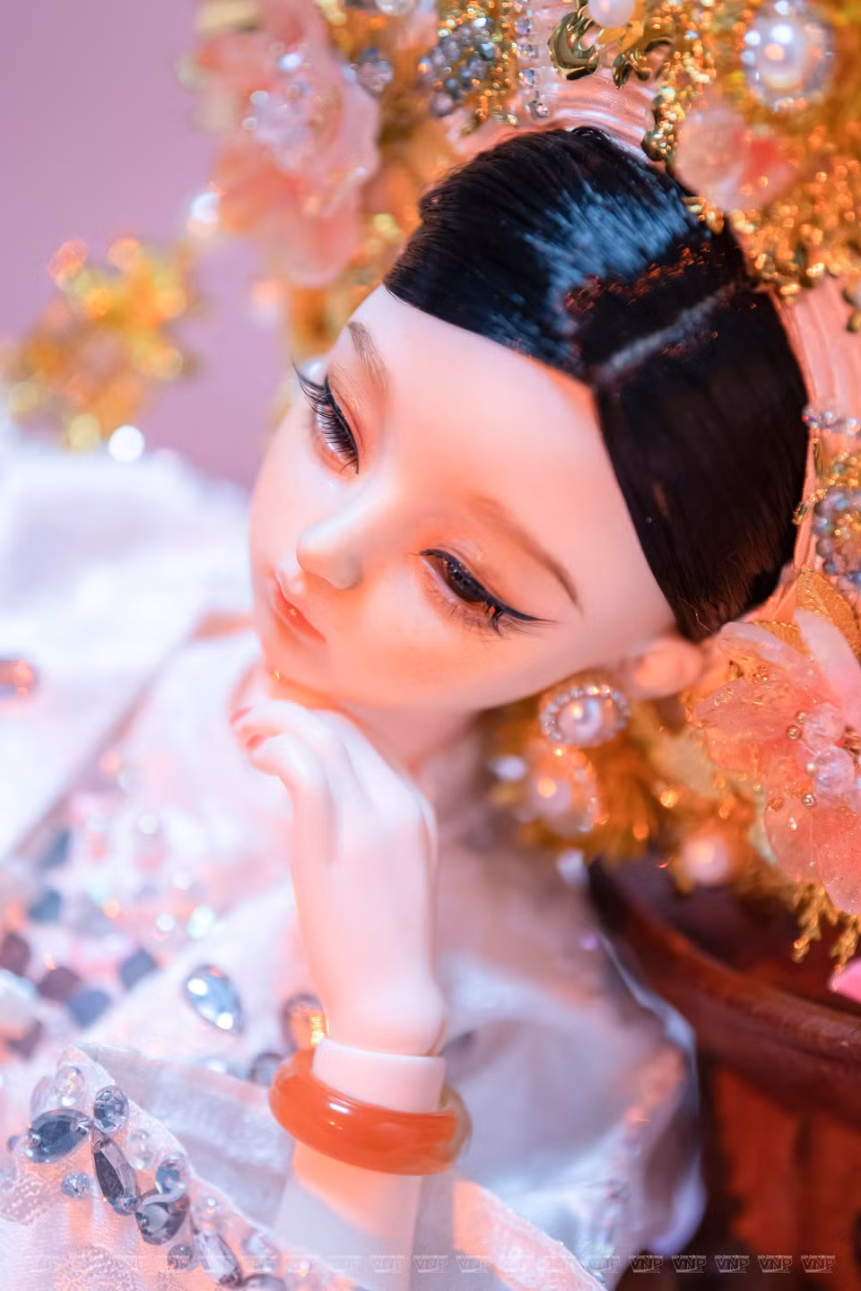 Through the Painting of the Four Palaces collection, Van Anh, with immense pride in Vietnamese culture, wants to make a contribution to preserving the country’s cultural quintessence for the younger generation while helping them gain a deeper understanding of its intangible culture heritage. (Photo: VNP/VNA)