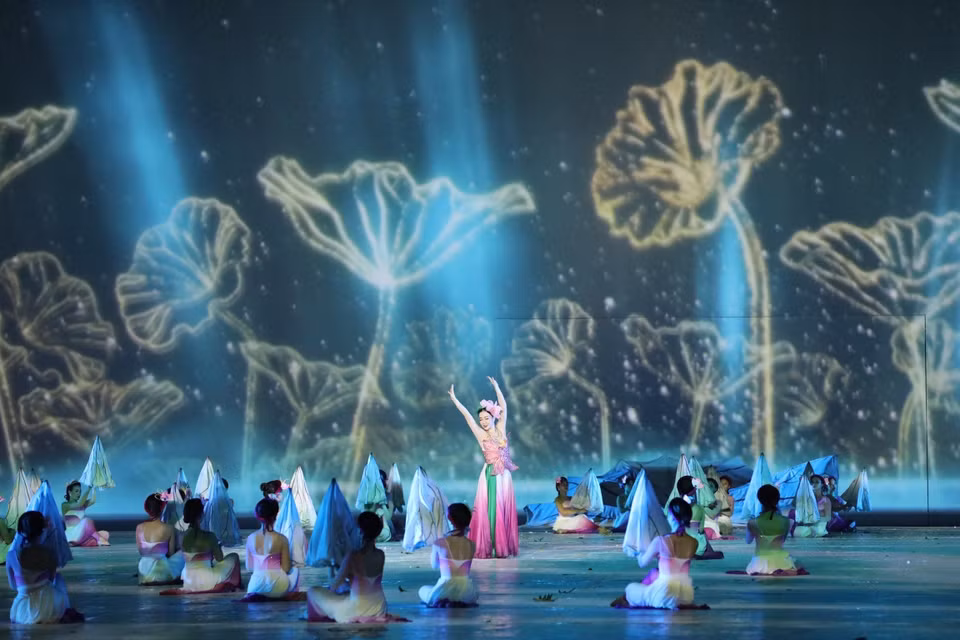 A dance with lotus, a symbol of Vietnam will and strong spirit. (Photo: VNA)