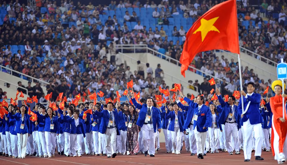 The Vietnamese team at the opening ceremony of the 22nd Southeast Asian Games (SEA Games 22) on the evening of December 5, 2003, at My Dinh National Stadium in Hanoi. (Photo: VNA)
