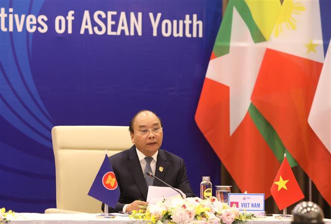 Vietnam’s Prime Minister Nguyen Xuan Phuc speaks at the dialogue (Photo: VNA)