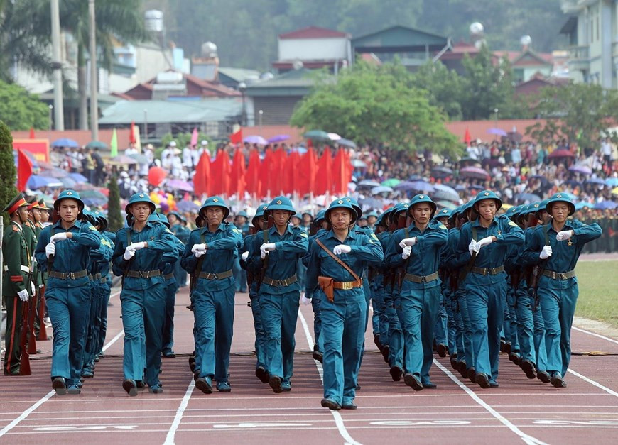 Arm forces parade takes place during a meeting in Dien Bien Phu city (Photo: VNA)