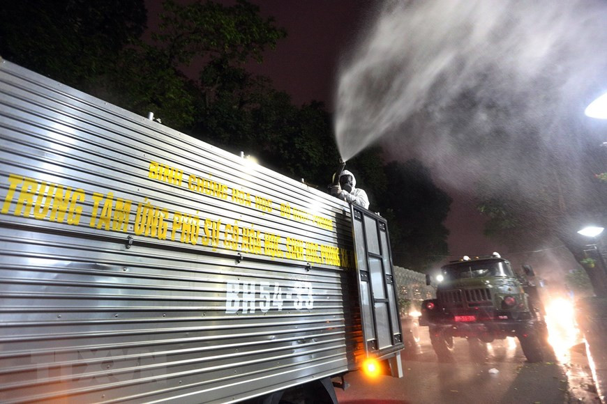 Special vehicles are used to disinfect the Bach Mai hospital in Dong Da district (Photo: VNA)