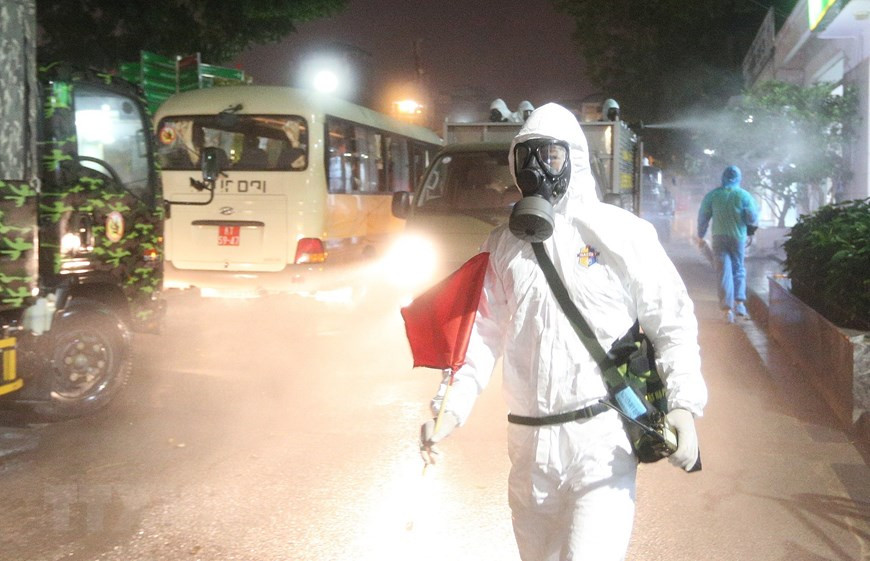 Special vehicles are used to disinfect the Bach Mai hospital in Dong Da district (Photo: VNA)