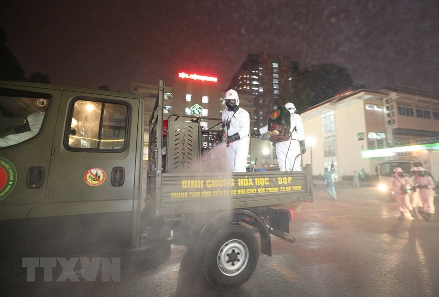 Special vehicles are used to disinfect the Bach Mai hospital in Dong Da district (Photo: VNA)