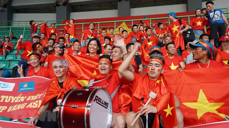 Vietnamese fans at the quarterfinal on August 27 (Photo: VNA)