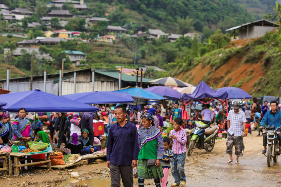 Can Cau Market is divided into many areas selling various agricultura products produced by local ethnic minorities (Photo: VNA)