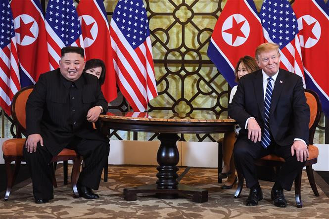  DPRK Chairman Kim Jong-un meets US President Donald Trump, Feb. 28 (Photo: VNA)