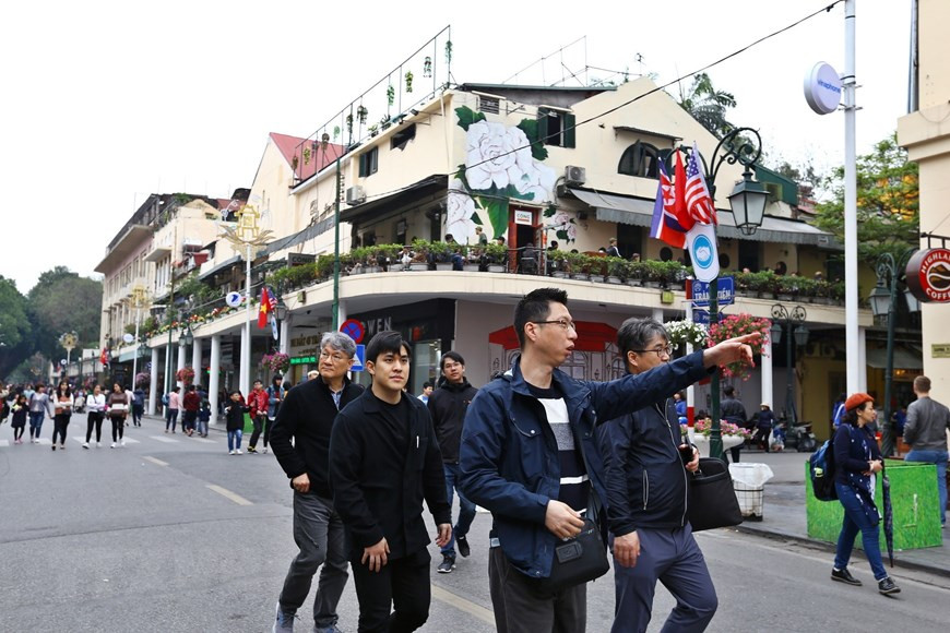 Pedestrian streets around Hoan Kiem Lake is busier than ever at weekends (Photo: VNA)