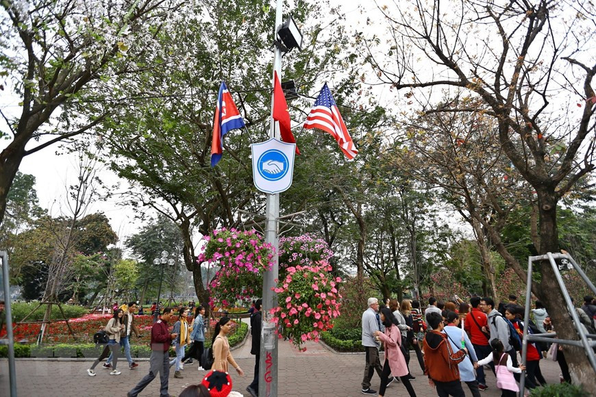 Hoan Kiem Lake area is decorated with flags of the United States, the Democratic People’s Republic of Korea and Vietnam (Photo: VNA)
