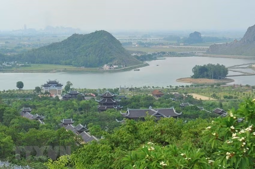 The area is surrounded by primeval forests with a large number of fauna and flora species (Photo: VNA)
