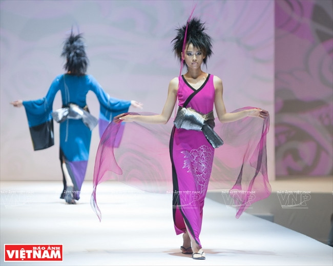 A design at the show (Source: VNA)