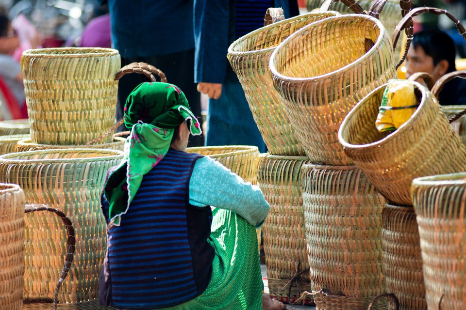 Prices for “quay tau” range from 50,000 VND (2.15 USD) and 200,000 VND (8.50 USD), depending on the size. (Photo: VNA)