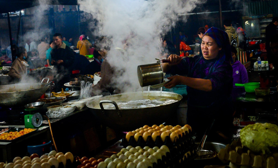 The food court at Meo Vac flea market in Meo Vac town, Ha Giang province (Photo: VNA)