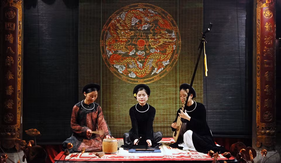 The revival of the traditional art form has been successful in capturing the attention of both older and younger generations alike. As a result, the number of Ca tru clubs has been steadily increasing. (Photo: VNA)