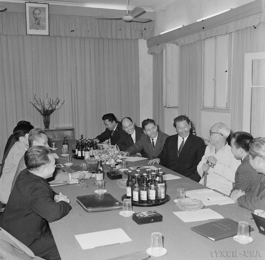 A Mongolian Party and Government delegation visits President Ho Chi Minh during their working visit to Vietnam from December 25-29, 1967. (Photo: VNA)
