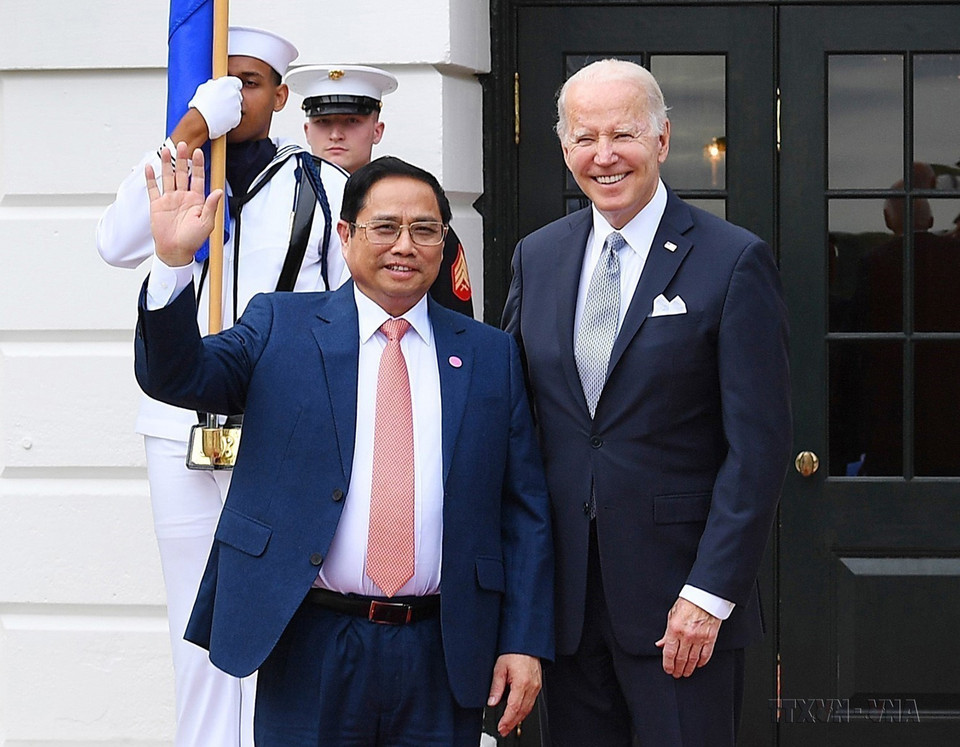 US President Joe Biden welcomes Prime Minister Pham Minh Chinh to a White House banquet on May 12, 2022. The banquet is hosted by the US President for ASEAN leaders attending the US - ASEAN Special Summit. (Photo: VNA)