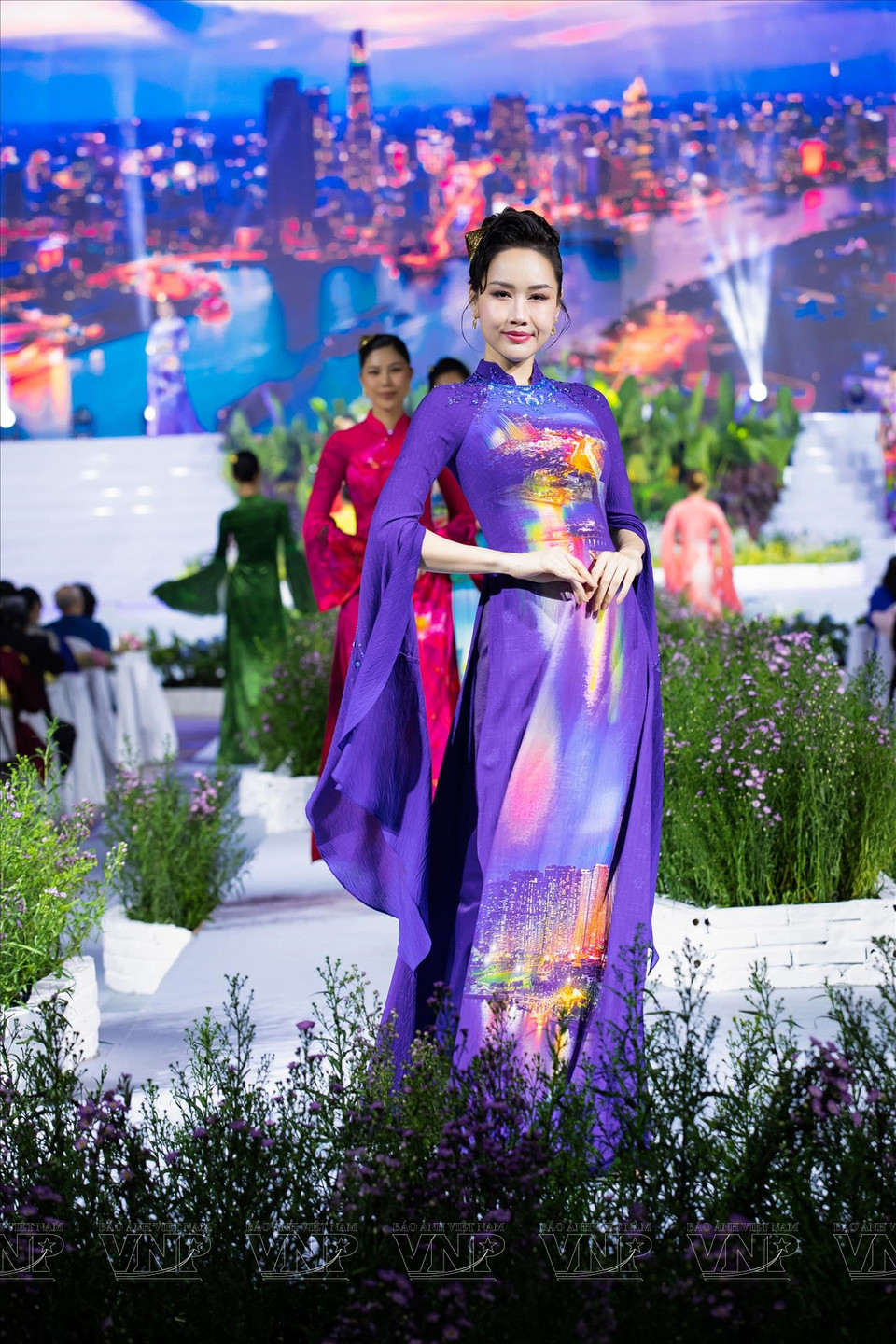 Designs in the “Vien Dong Pearl” ao dai collection. (Photo: VNP/VNA)