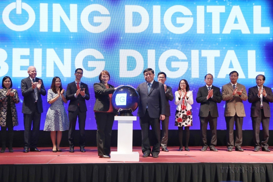 The Ministry of Planning and Investment joins hands with the US Agency for International Development (USAID) to organise a ceremony to launch a program to support enterprises’ digital transformation during the 2021-2025 period in Hanoi on December 3, 2020. (Photo: VNA)