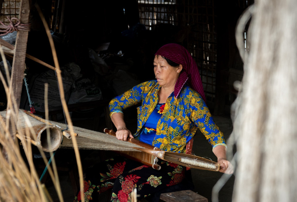 In the Mong community, weaving is used to measure a woman’s dexterity, industriousness, and dignity. (Photo: VNA)