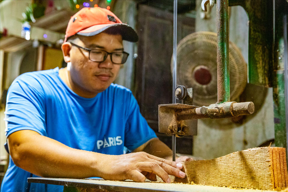 To save on labour and boost productivity, certain stages have been mechanised. (Photo: VNA)