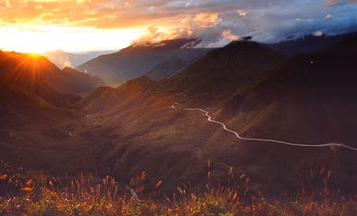Magical beauty of the sunset in the Northwest region. (Photo :VNP)