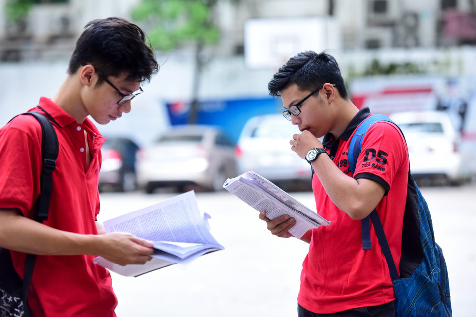 Some students even wear red shirts to wish for luck in the exam (Photo: VNA)