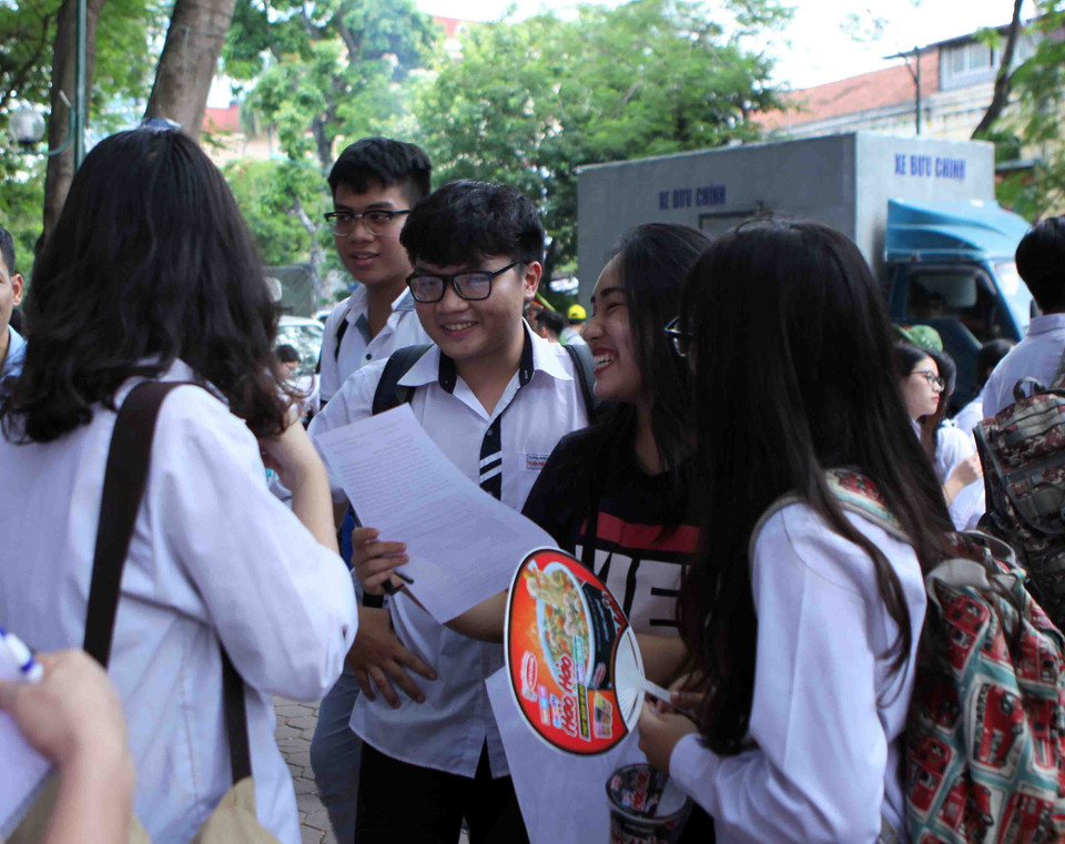 Some students show their joy after the first test at the Viet Duc High School in Hanoi (Photo: NVA)