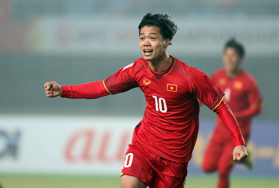 Striker Nguyen Cong Phuong opened the score in the first half, surprising not only their rivals but also the whole continent. (Photo: VNA)