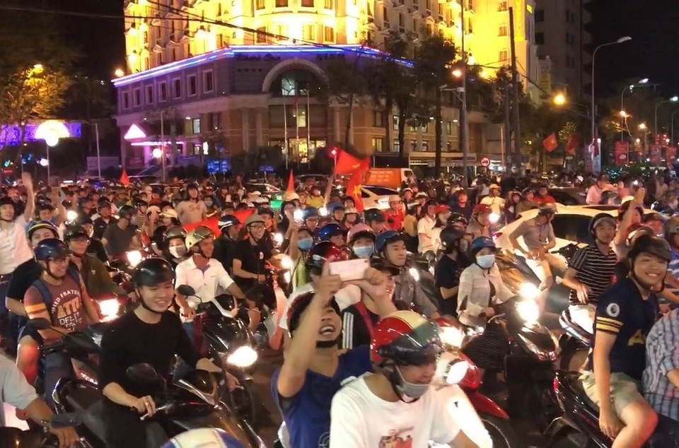 Can Tho city was crowded with thousands of football fans (Photo: VNA)