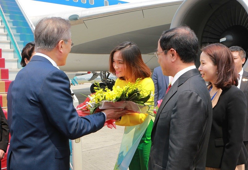 This is the first official visit to Vietnam by President Moon Jae-in (Photo: VNA)