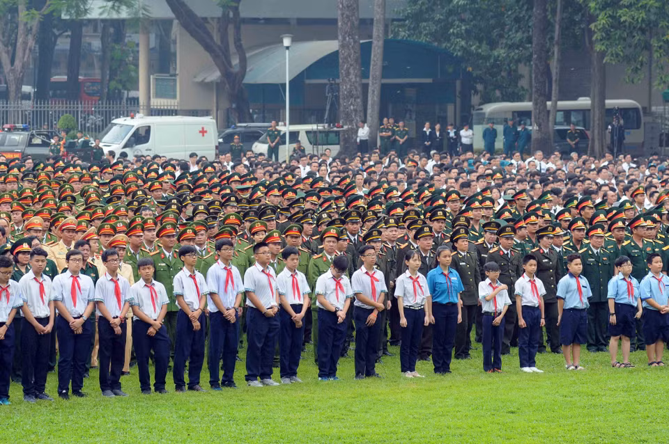 Thousands of people attend the memorial service at ​Thong Nhat Hall (Photo: VNA)