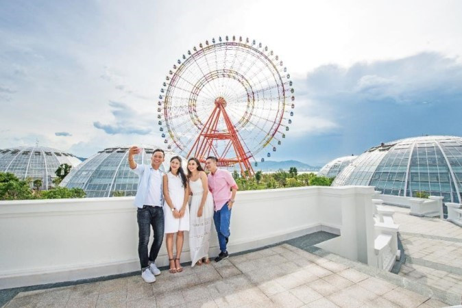Visitors at the festival (Photo:VNA)