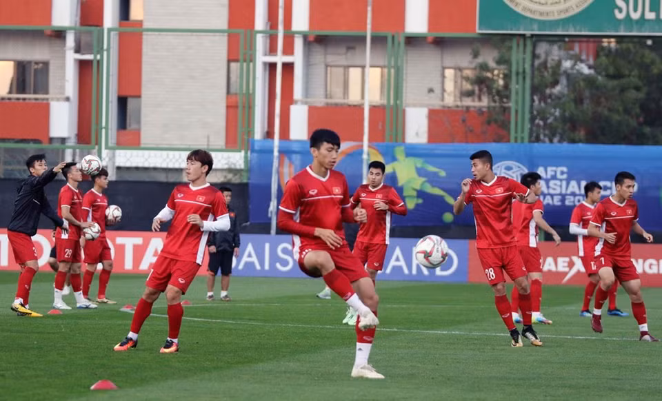 The Vietnamese football team will have a training session on Zayed Sport City stadium before meeting Iraq on January 8 (Photo:VFF)