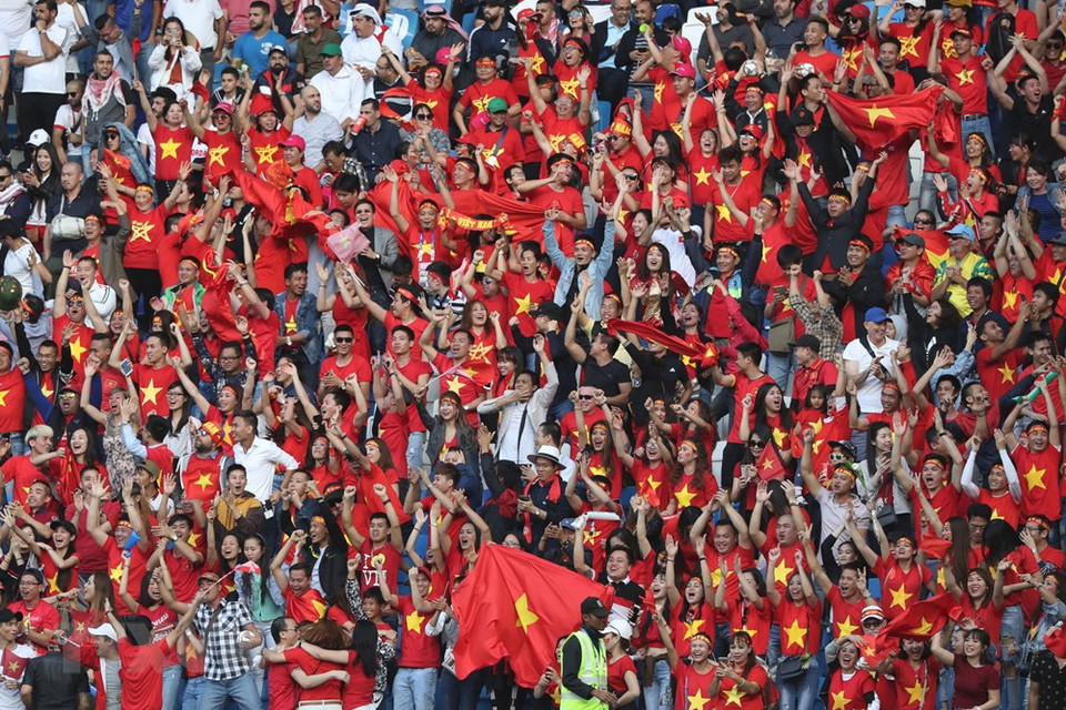 Vietnam supporters celebrate after Cong Phuong heads in to restore parity in the second half (AFP/VNA)