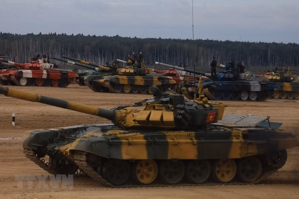 Tank crew VN1 on the move (Photo: VNA)
